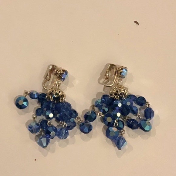 Super cute gold & blue iridescent bead clip on earrings - Picture 3 of 6